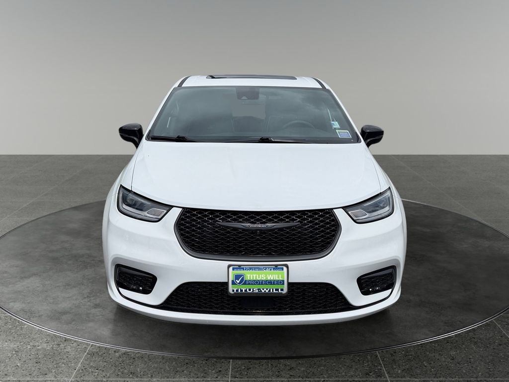 2023 Chrysler Pacifica Hybrid — side profile view