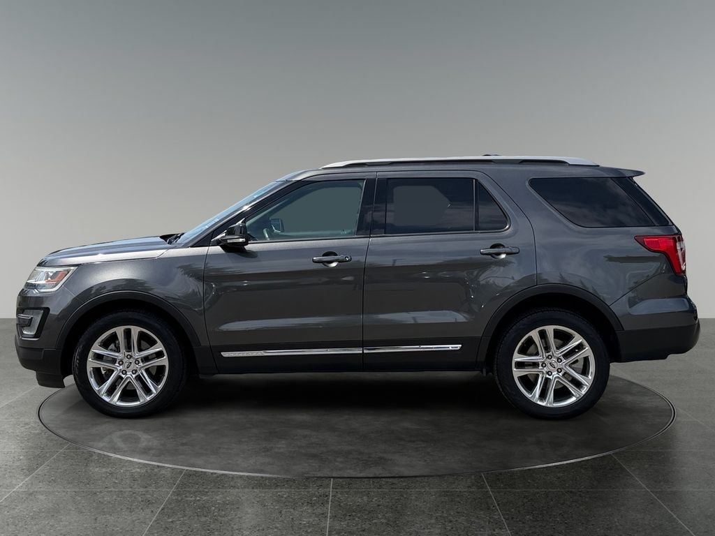 2017 Ford Explorer — detail view