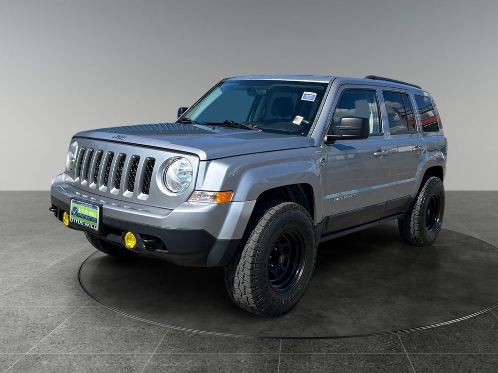 2015 Jeep Patriot — rear three-quarter view