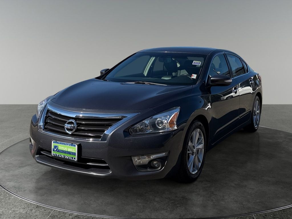 2013 Nissan Altima — rear three-quarter view