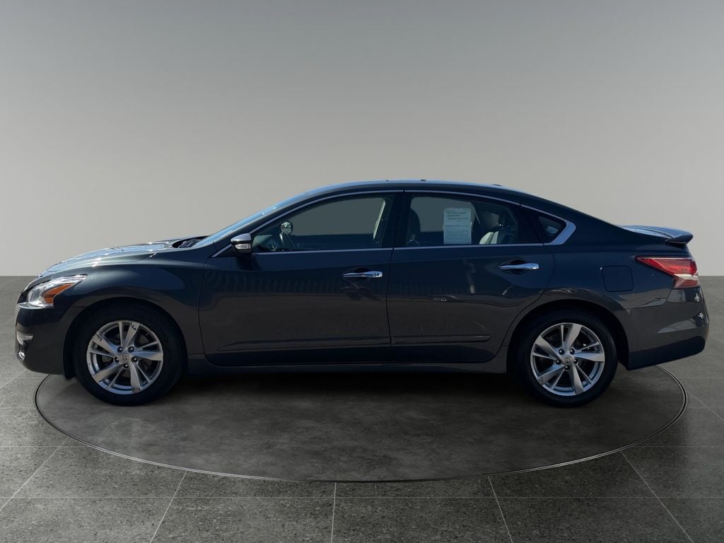2013 Nissan Altima — detail view